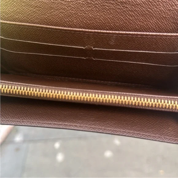 Louis Vuitton Checkered Wallet with Button Closure - Picture 7 of 12